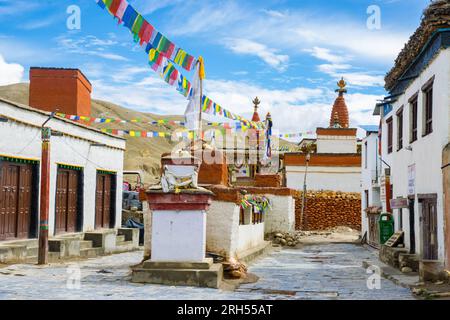 Lo Manthang, Nepal - 23. Juli 2023 : kleine Stupas und Gompas um das Königreich Lo Manthang im Obermustang von Nepal Stockfoto