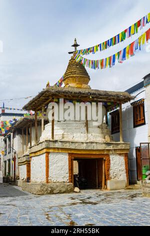 Lo Manthang, Nepal - 23. Juli 2023 : kleine Stupas und Gompas um das Königreich Lo Manthang im Obermustang von Nepal Stockfoto