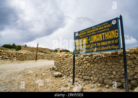 Lo Manthang, Nepal - 23. Juli 2023 : in und um die von Mauern umgebene Stadt Lo Manthang, Oberer Mustang in Nepal Stockfoto