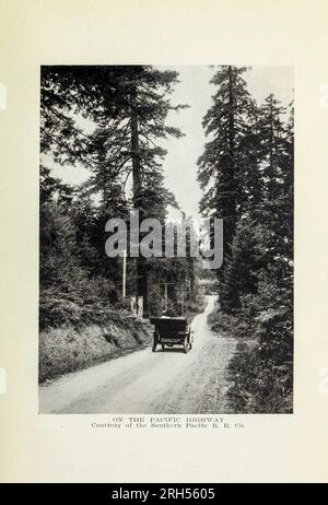 AM PACIFIC HIGHWAY aus dem Buch Oregon, dem malerischen Buch; ein Buch der Rassel im Oregon-Land und in der Wildnis Nordkaliforniens; beschreibende Skizzen und Bilder von Crater und Klamath Sees, dem Deschutes River Canyon, dem New Columbia Highway, den Willamette und Rogue River Tälern sowie den Städten und Städten von Oregon; außerdem gibt es weniger bekannte Seen, Flüsse, Berge und riesige Wälder im Norden Kaliforniens, zu denen ein Ausflug zum Yosemite und zum Roosevelt-Staudamm und zum versteinerten Wald von Arizona hinzugefügt wurde, mit dem Auto von Thomas Dowler Murphy, 1866-1928 veröffentlicht von The Page Stockfoto