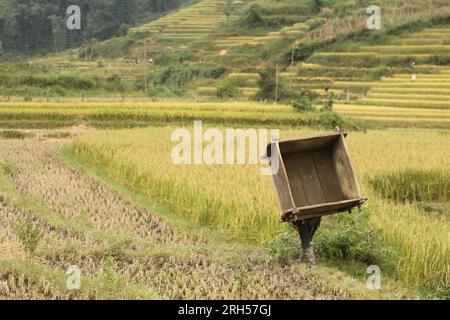 Das Leben in Asien wird in atemberaubenden Szenenbildern aufgenommen, während Sie alleine reisen Stockfoto