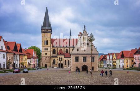 Bardejov, Slowakei - 07. Mai 2023: Bardejov ist eine der gotischsten Städte der Slowakei. Das Zentrum besteht aus einer Reihe historischer Gebäude. Stockfoto