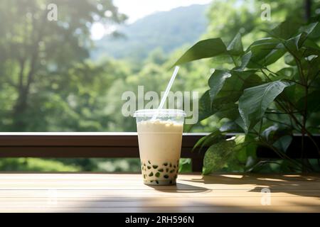 Ein gekühltes Glas Seifenblasentee mit Tapiokapperlen, die perfekte Erfrischung für jeden Tag. Stockfoto