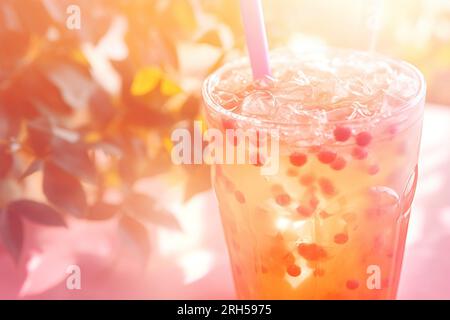 Ein gekühltes Glas Seifenblasentee mit Tapiokapperlen, die perfekte Erfrischung für jeden Tag. Stockfoto