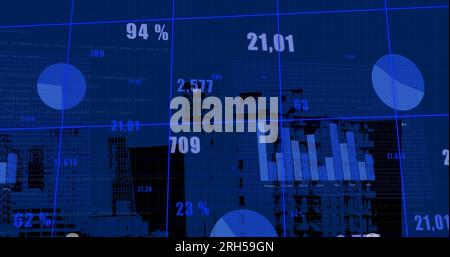 Bild der statistischen Datenverarbeitung über das Netz gegen hohe Gebäude Stockfoto