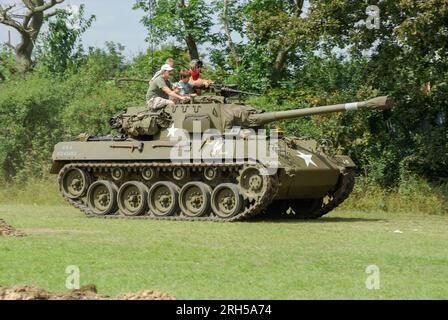 Hellcat-Panzer aus dem Zweiten Weltkrieg M18, 76 mm Gun Motor Carriage M18, wurde bei einer militärischen Nachstellung in Damyns Hall, Essex, Großbritannien, vorgeführt Stockfoto