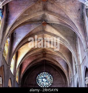 Interior de la Colegiata Basílica de Santa Maria de Manresa, siglo XIV Stockfoto