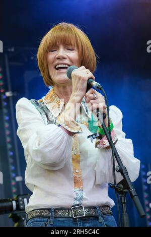 Kiki Dee tritt auf der Fairports Cropredy Convention auf. 11. August 2023 Stockfoto