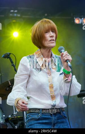 Kiki Dee tritt auf der Fairports Cropredy Convention auf. 11. August 2023 Stockfoto