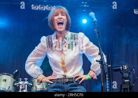 Kiki Dee tritt auf der Fairports Cropredy Convention auf. 11. August 2023 Stockfoto