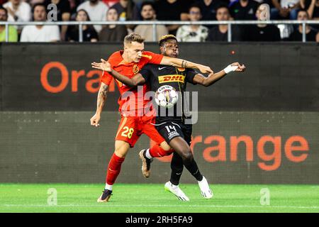 Bukarest, Rumänien. 10., 2023. August. Ibrahim Osman (14) vom FC Nordsjaelland und Alexandru Pantea (28) vom FCSB während des Qualifikationsspiels der UEFA Conference League zwischen FCSB und dem FC Nordsjaelland im Stadionul Steaua in Bukarest. (Foto: Gonzales Photo - Dejan Obretkovic). Stockfoto