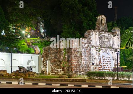 Porta de Santiago und St. John's Hill bei Nacht, Malakka, Malaysia Stockfoto