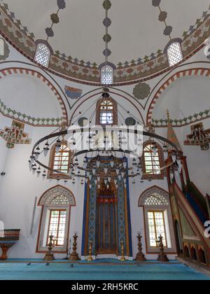 Das Innere der Kaisermoschee in Sarajevo, Bosnien und Herzegowina, 13. August 2023. Stockfoto