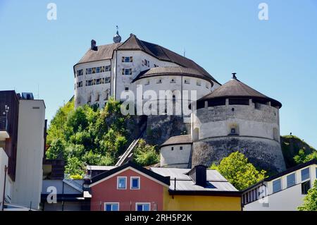 Kufstein, Österreich, Kufstein Festung unter blauem Himmel. Stockfoto