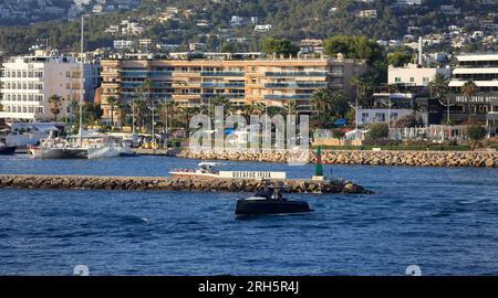 Eivissa, Spanien. 13. Aug. 2023. Blick auf den Hafen von Ibiza. Kredit: Clara Margais/dpa/Alamy Live News Stockfoto