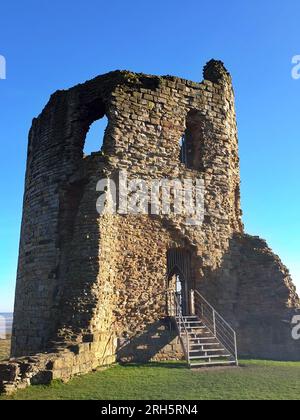 Rmains des alten Nord-Ost-Steinturms von Flint Castle, Flint, Großbritannien. Stockfoto