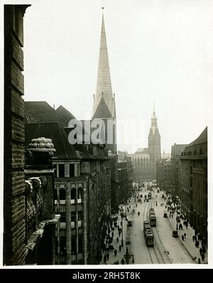 Europa, Deutschland, Hamburg, Mönckebergstraße, Blick in Richtung des Rathauses, 10. März 1928 , Rechte werden nicht vertreten . / Deutschland, Hamburg, Mönkebergstraße ( Moenckebergstraße ) , Blick auf das Rathaus, 10. 03. 1928, es gibt keine Rechte. Stockfoto