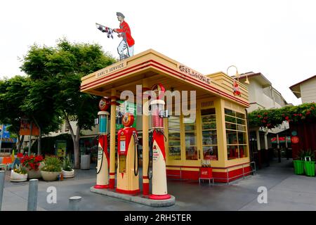 Los Angeles, Kalifornien: Gasoline Station der Gilmore Oil Company auf dem Original FARMERS MARKET, Los Angeles Stockfoto