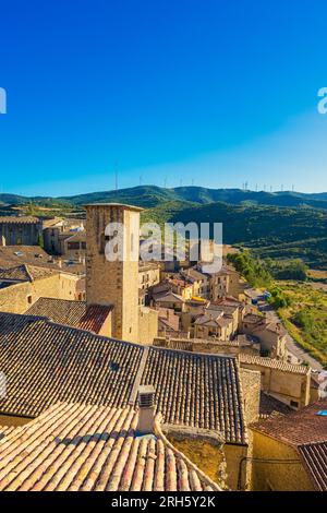 Panoramablick auf die wunderschöne und malerische Stadt Sos del Rey Católico in der Provinz Saragoza, Spanien Stockfoto