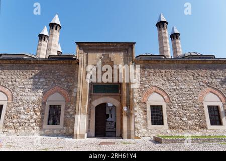 Außenansicht des Museums/der Bibliothek Gazi Husrev-Beg in der Gegend von Kuršumlija Madrasa (Gymnasium), Stadt Sarajevo, Bosnien und Herzegowina, 14. August 2023. Stockfoto