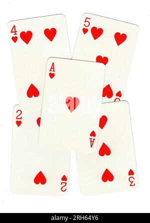 Eine Pokerhand voller Karten, die einen Herzschlag von einem Ass zu einer fünf zeigt. Stockfoto
