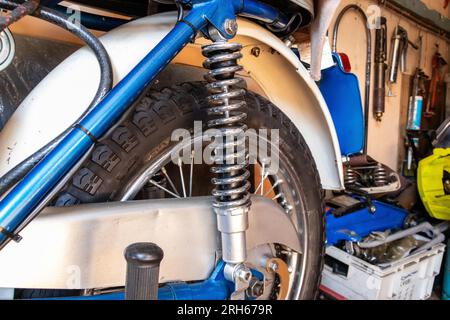 Motorradteile, Triumph Tiger Cub Hinterrad und Stoßdämpfer Stockfoto