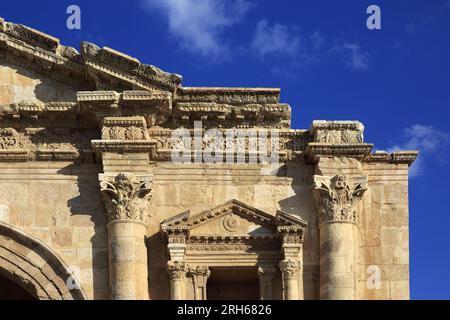 Blick auf den Hadrian's Arch in Jerash, Jordanien, Naher Osten Stockfoto