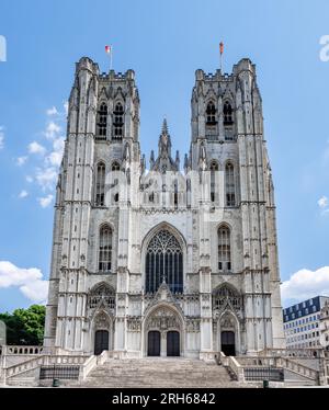 Die Kathedrale von St. Michael und St. Gudula (Cathédrale des Saints Michel et Gudule) ist eine mittelalterliche römisch-katholische Kathedrale im Zentrum von Brüssel, Belg Stockfoto