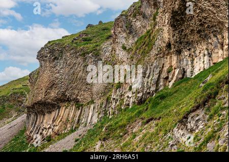 Ungewöhnliche Felsformation, Rasse. Berge, Geologie, Trekking und schöne Formen die Aussicht und Hintergründe in der Natur. Panorama Berglandschaft, b Stockfoto