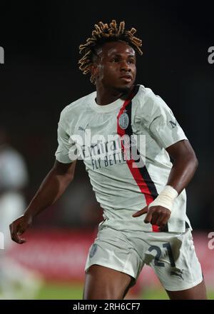 Monza, Italien. 8. Aug. 2023. Samuel Chukwueze vom AC Mailand während des Spiels Trofeo Silvio Berlusconi im U-Power Stadium, Monza. Der Bildausdruck sollte lauten: Jonathan Moscrop/Sportimage Credit: Sportimage Ltd/Alamy Live News Stockfoto