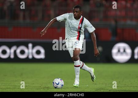 Monza, Italien, 8. August 2023. Pierre Kalulu vom AC Mailand während des Trofeo Silvio Berlusconi-Spiels im U-Power-Stadion in Monza. Der Bildausdruck sollte lauten: Jonathan Moscrop/Sportimage Stockfoto