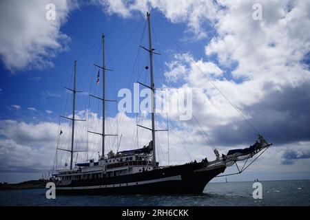 Die Klasse-A-Großsegler Capitan Miranda aus Uruguay erreicht den Hafen von Falmouth, Cornwall, vor dem Magellan-Elcano-Großsegler-Rennen. Elf Großsegler aus der ganzen Welt segeln für drei Festtage nach Falmouth, bevor die Parade of Sail beginnt. Das Rennen beginnt am Freitag in Falmouth Bay. Foto: Montag, 14. August 2023. Stockfoto