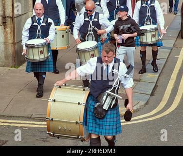 Glasgow, Schottland, Großbritannien. 14. August 2023. In der Stadt strömten Hunderte böser Musiker durch das Stadtzentrum, während die Bands vom Piping Center herunterströmten. Credit Gerard Ferry/Alamy Live News Stockfoto