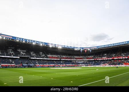 Paris, Frankreich, Frankreich. 12. Aug. 2023. Allgemeiner Blick während des Spiels der Ligue 1 zwischen Paris Saint-Germain (PSG) und FC Lorient im Parc des Princes Stadium am 12. August 2023 in Paris, Frankreich. (Kreditbild: © Matthieu Mirville/ZUMA Press Wire) NUR REDAKTIONELLE VERWENDUNG! Nicht für den kommerziellen GEBRAUCH! Stockfoto