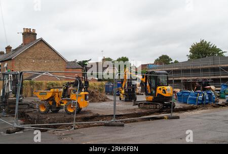 Ascot, Berkshire, Großbritannien. 14. August 2023. Eine neue Haustierhandlung in der haustierfreundlichen Ecke wird an der Ascot High Street gebaut und soll Ende Sommer 2023 eröffnet werden. Kredit: Maureen McLean/Alamy Live News Stockfoto