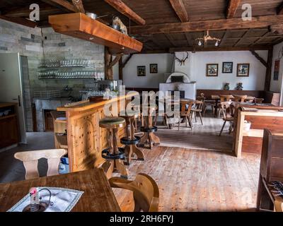 Das Bild zeigt die privat geführte Truner Hütte im Gschnitztal oberhalb des Dorfes Trins in den Stubaier Alpen Stockfoto