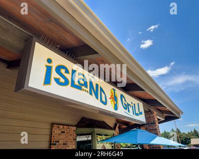 Fort Collins, CO, USA - Juli 10,2023: Island Grill, ein lokales Restaurant und Catering-Service. Stockfoto