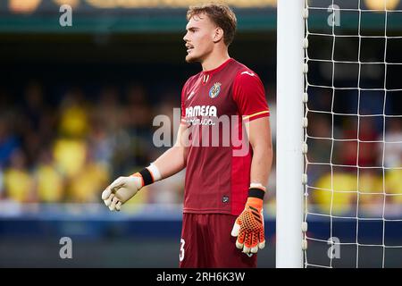 Filip Jorgensen (Villarreal CF, Nr. 13) reagiert während des LaLiga-Spiels zwischen Villarreal CF und Real Betis im Ceramica Stadium am 13. August 2023 in Vil Stockfoto