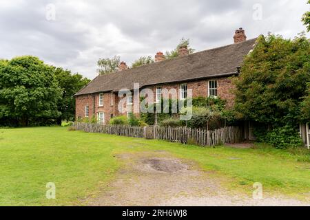 Landhäuser im Wildpark von Dunham Massey Stockfoto