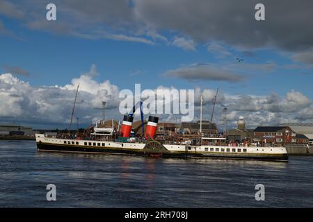 Paddle Steamer Waverley in Ayr Harbour, Clyde Estuary, Schottland, Großbritannien Stockfoto