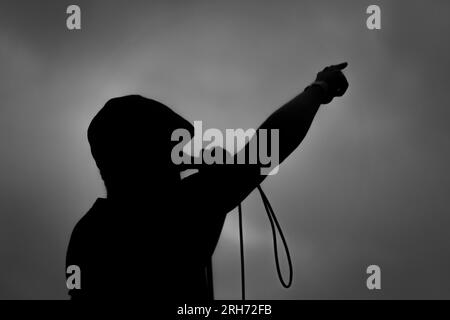 Schlammschmutzige, regnerische Punk Rock Festival Kravin im Dorf Tschalkov CZ 08 05 2023 Stockfoto