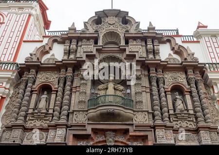 Detail der Eingangsfassade, der Basilika und der Priorei Nuestra Señora de la Merced, Lima Peru Stockfoto