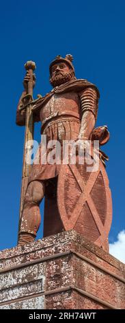 Ein Blick am Tag im Sommer an einem sonnigen Tag auf die William Wallace Statue in der Nähe von Melrose an der schottischen Grenze, Schottland Stockfoto