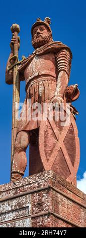 Ein Blick am Tag im Sommer an einem sonnigen Tag auf die William Wallace Statue in der Nähe von Melrose an der schottischen Grenze, Schottland Stockfoto