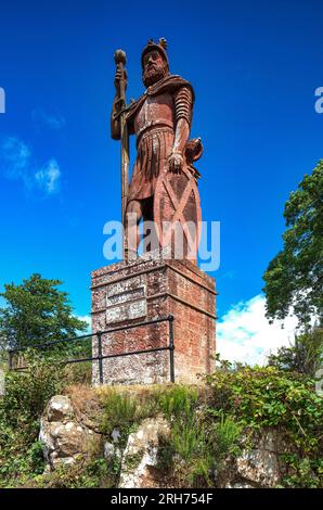 Ein Blick am Tag im Sommer an einem sonnigen Tag auf die William Wallace Statue in der Nähe von Melrose an der schottischen Grenze, Schottland Stockfoto