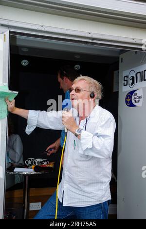 Ken Ellis, Luftfahrt Journalist, airshow Kommentator und Autor kommentieren bei den bedürftigen Kindern wenig Gransden Nächstenliebe air show Air Display Stockfoto