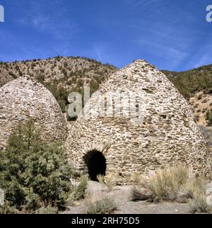 Fragment berühmter antiker Kohleöfen für die Herstellung von Wacholderkohle und Kiefer in den Bergen, Death Valley National Park Stockfoto