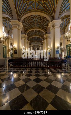 Kirchenschiff und Gewölbedecke der Kathedrale von Lima, Peru Stockfoto