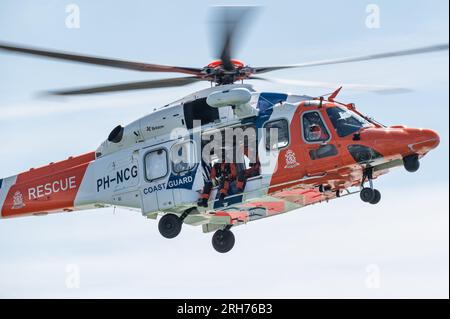 Ein AgustaWestland AW189 Rettungshubschrauber der niederländischen Küstenwache. Stockfoto