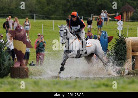 Le Pin Au Haras, Frankreich. 12. Aug. 2023. Andrew HEFFERNAN (NED) GIDEON während der Cross-Country-Veranstaltung und belegte bei dieser Veranstaltung den 33. Rang, bei der FEI Eventing Europameisterschaft 2023, Reitereignis CH-EU-CCI4-L am 12. August 2023 in Haras du Pin in Le Pin-au-Haras, Frankreich - Foto Stephane Allaman/DPPI Live Media/Alamy News Stockfoto